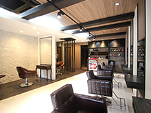 広々とした奥行きのある空間と落ち着いたオシャレな店内♪